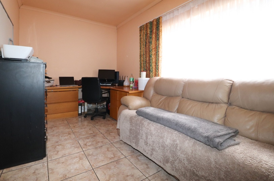 4 Bedroom Property for Sale in La Hoff North West